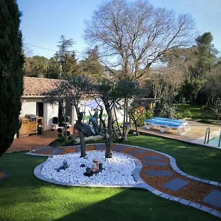 Villa Au Petit Mazet - 4 Personnes Nimes